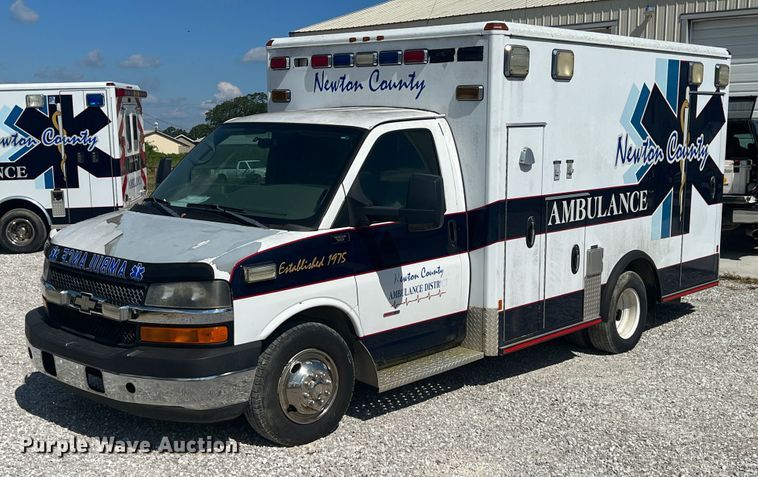 2009 Chevrolet Express 3500  ambulance - JX9463