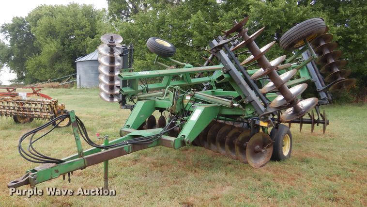 John Deere 630  tandem disk - DB7801