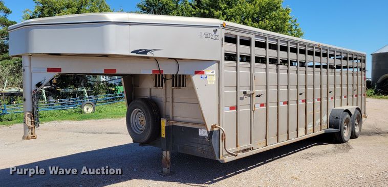 2006 Titan 1R5534  livestock trailer - DM8016
