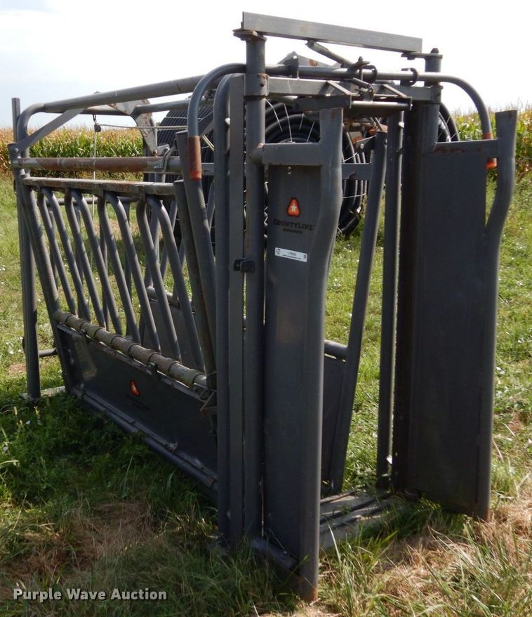 County Line  livestock squeeze chute - LY9056