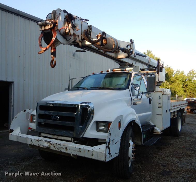 2004 Ford F750 Super Duty  digger derrick truck - DO1571