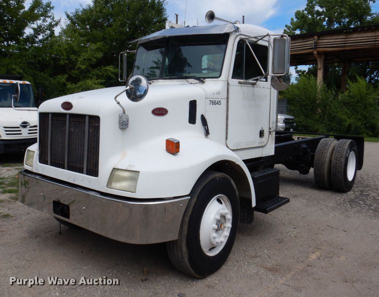 1996 Peterbilt 330  truck cab and chassis - KF9610