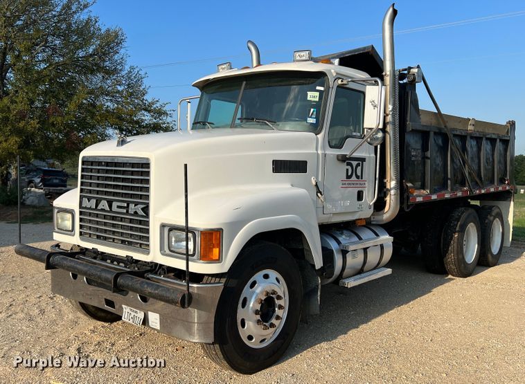 2009 Mack CHU613  dump truck - MQ9812