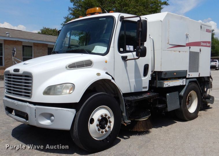 2007 Freightliner Business Class M2  street sweeper truck - DR2028