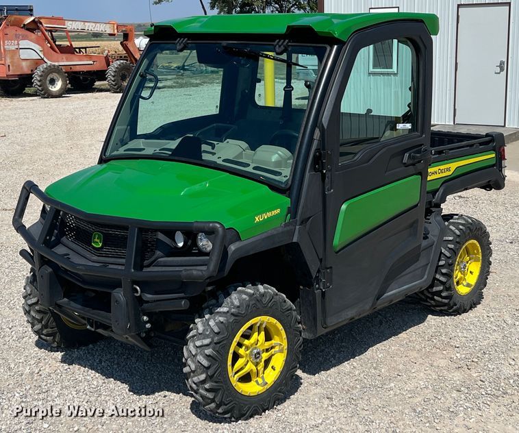 2021 John Deere XUV835R  utility vehicle - IA9054