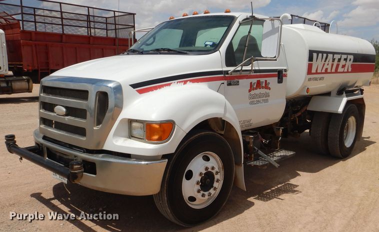 2007 Ford F650 Super Duty  water truck - DJ8983