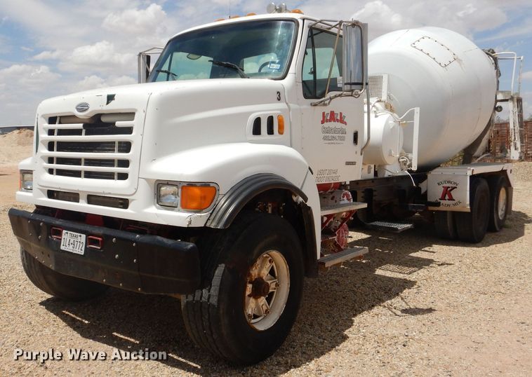 2002 Sterling L9500  ready mix truck - DJ8985