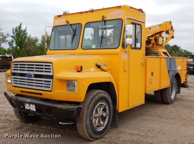 1992 Ford F700  bucket truck - DN7424