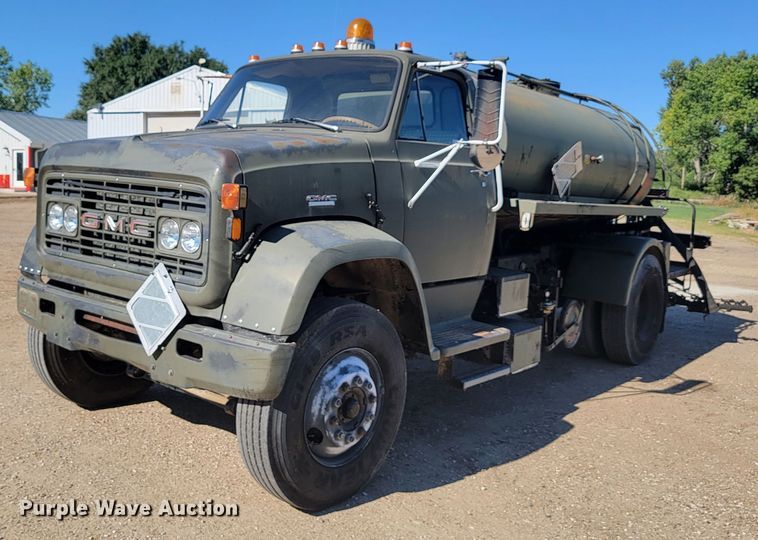 1979 GMC 8000  oil distributor truck - JC9614