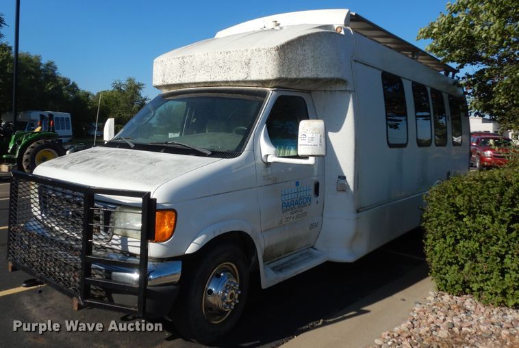 2006 Ford E450  office van - DM3152