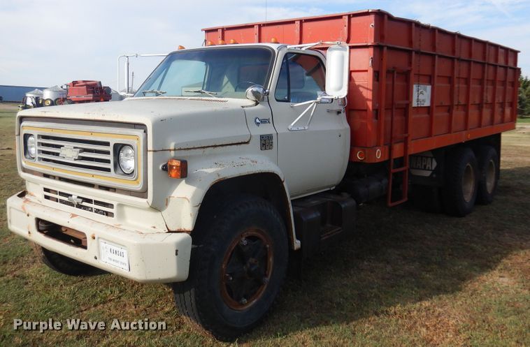 1974 Chevrolet C65  grain truck - DB7761