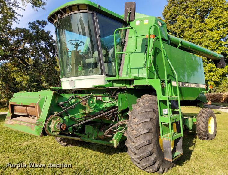 1992 John Deere 9500  combine - DN6854