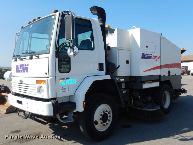 2003 Sterling SC8000  street sweeper truck - DM3140