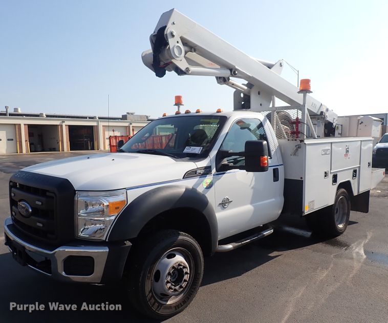 2014 Ford F550 Super Duty  bucket truck - DQ2884