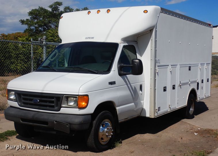2003 Ford E450 Super Duty  utility / service van - DF8118