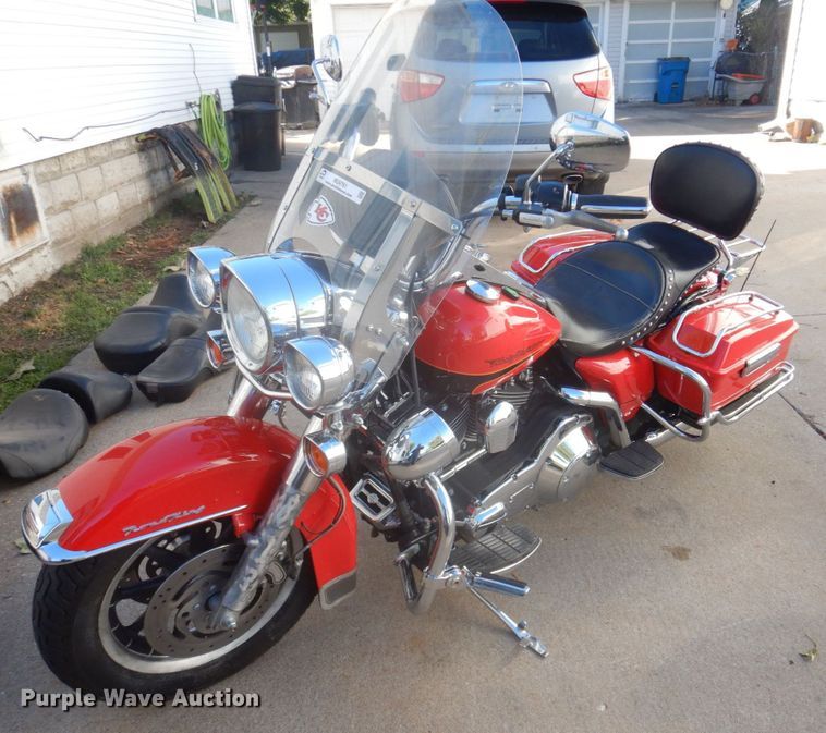 2004 Harley Davidson Road King  motorcycle - MU9761