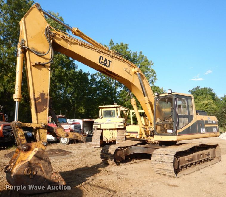 1993 Caterpillar 325L  excavator - DS8227