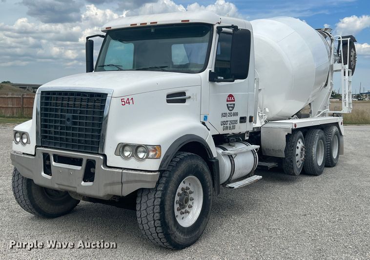 2002 Volvo VHD  ready mix truck - IA9107