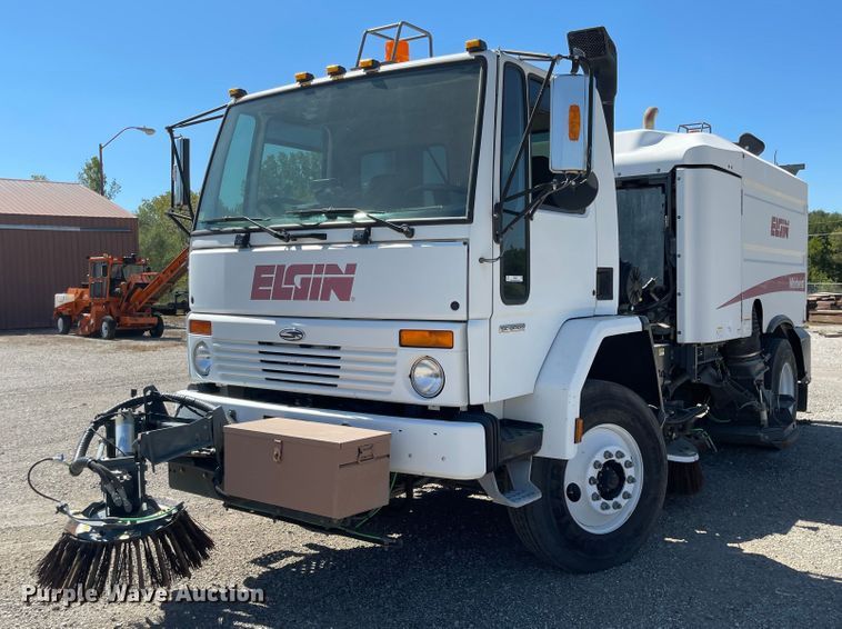 2007 Sterling SC8000  street sweeper truck - JF9054