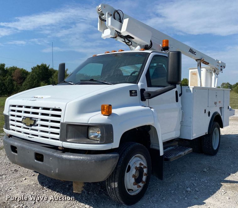 2003 Chevrolet C4500  bucket truck - JW9414