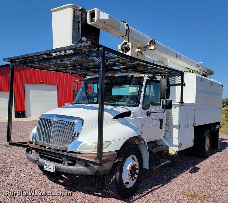 2004 International 4300  forestry bucket truck - LO9056