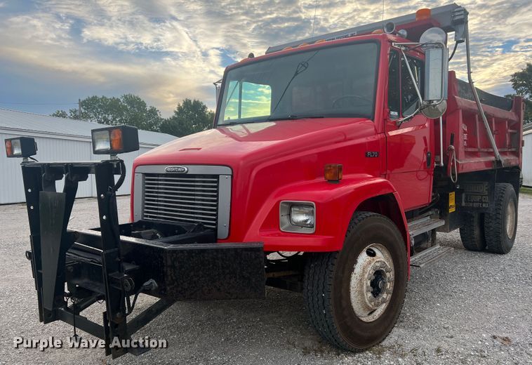 2001 Freightliner FL70  dump truck - MR9907