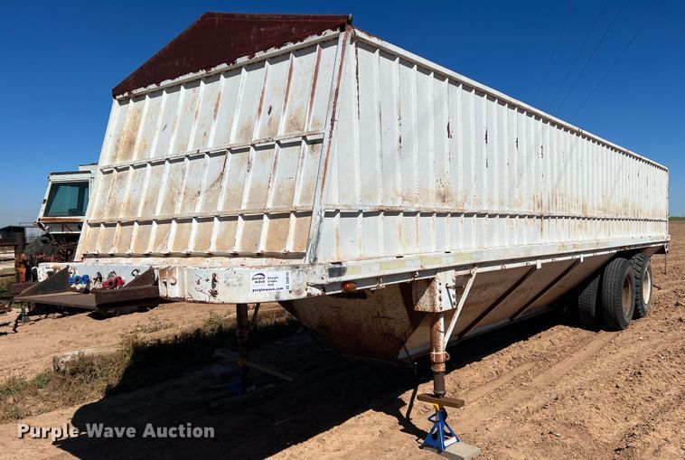 1955 Hobbs  grain trailer - DO8733