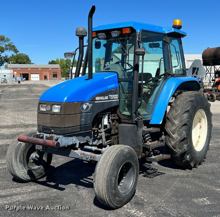 2002 New Holland TS100  tractor - IA9226