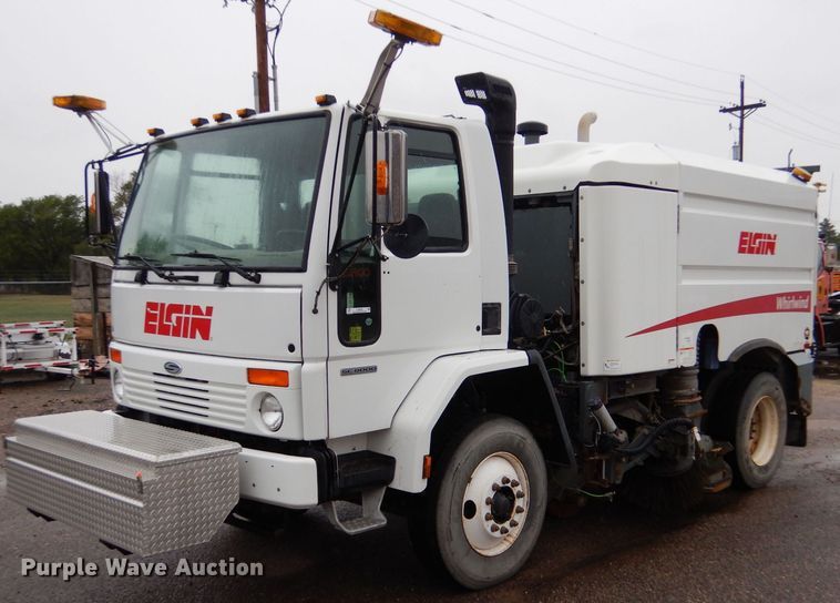 2007 Sterling SC-8000  street sweeper truck - LU9538
