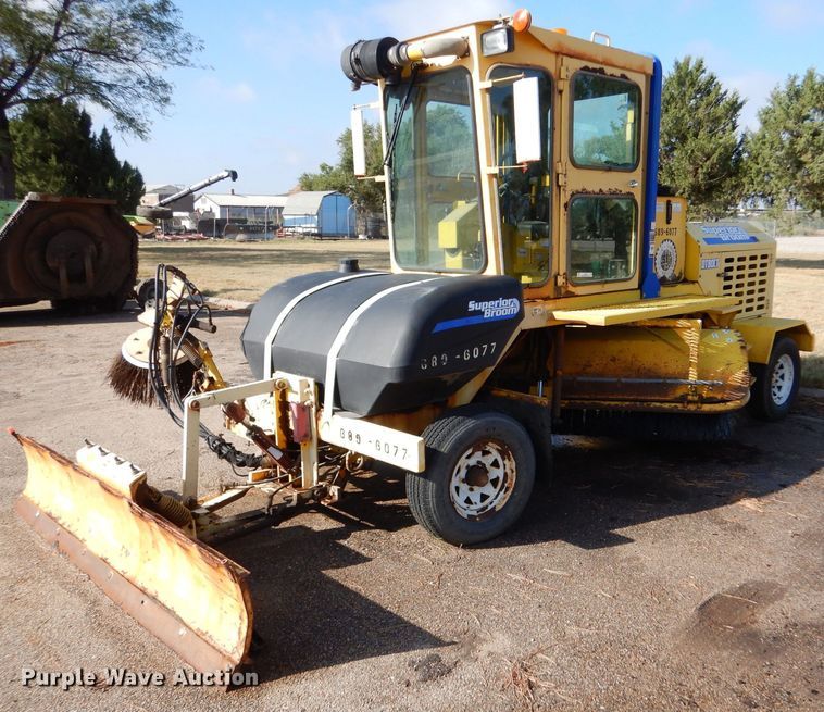 2007 Superior Broom DT80CT broom - LU9564