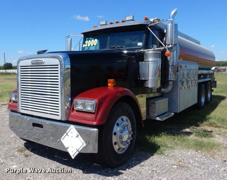 2000 Freightliner FLD  fuel truck - DO1592