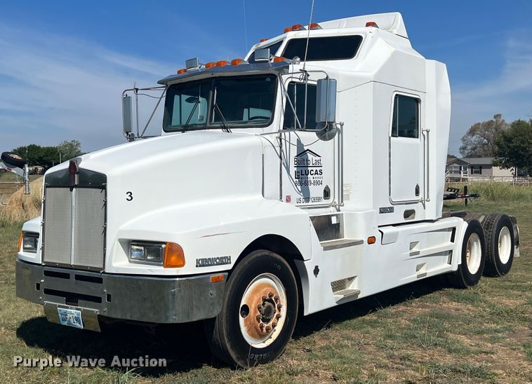 1987 Kenworth T600  semi truck - IA9013
