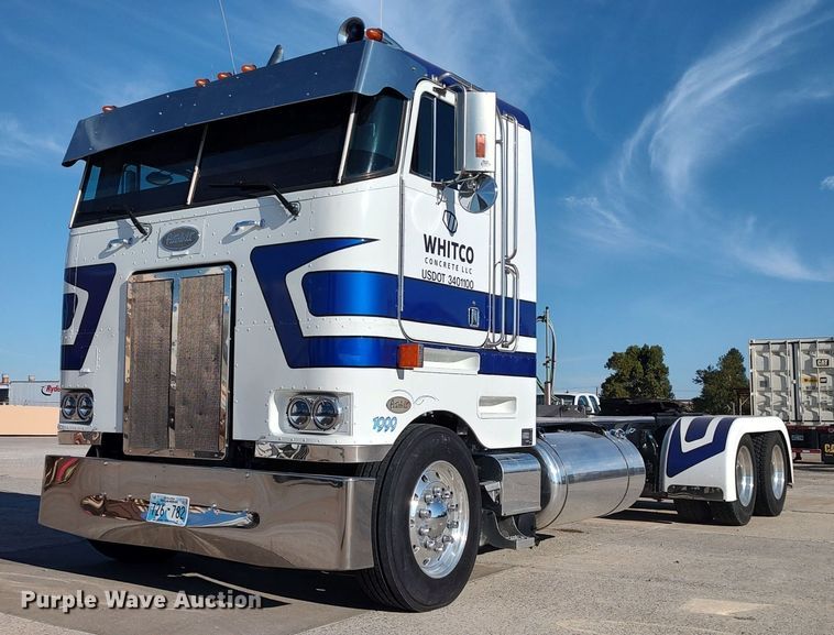 1999 Peterbilt 362  semi truck - LK9270