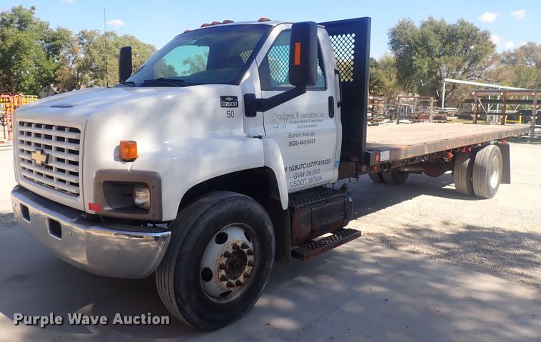 2007 Chevrolet C7500  flatbed truck - DQ2988