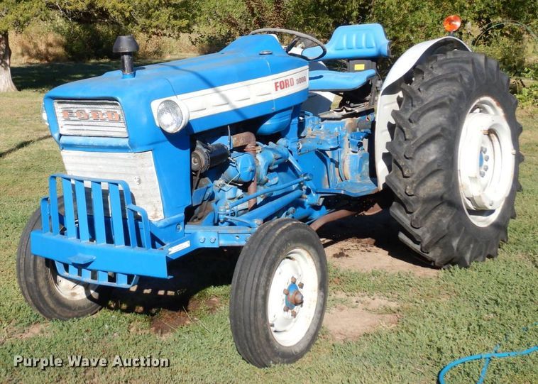 Ford 3000  tractor - LY9183