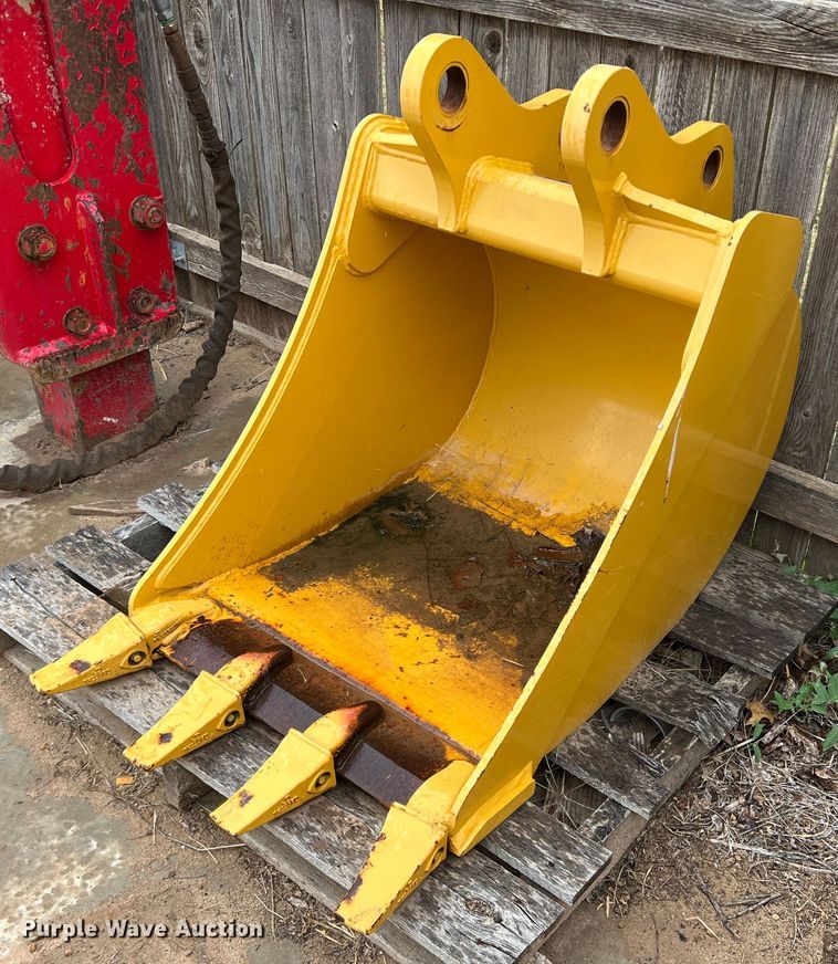 John Deere  backhoe bucket - DN5224