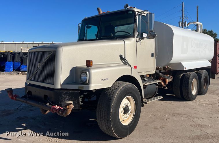 1999 Volvo WCA64T  water truck - DQ4872