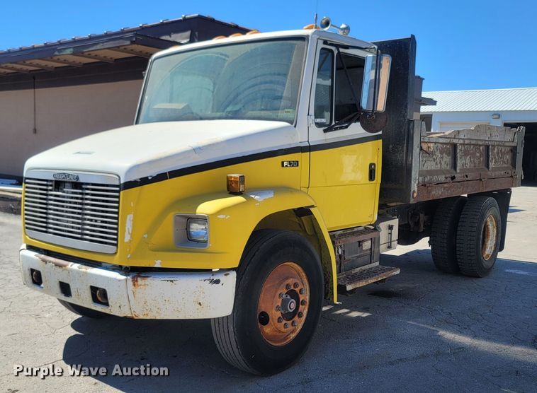 1996 Freightliner FL70  dump truck - LN9599