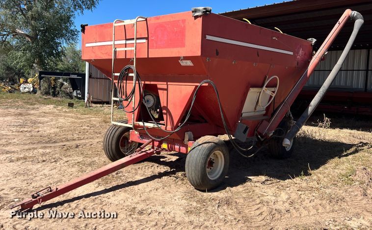 E-Z Trail 3400  grain cart - DO8811
