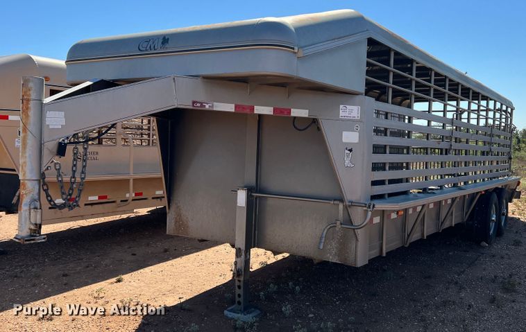2009 CM  livestock trailer - DO8828