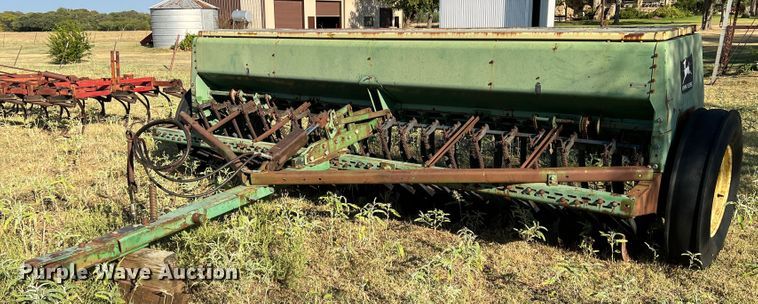 John Deere 8350  grain drill - DO8839