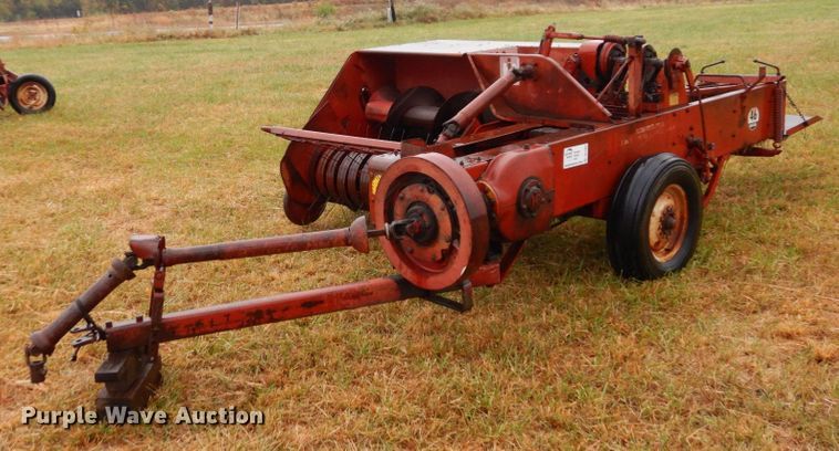 International 46  small square baler - DS1464