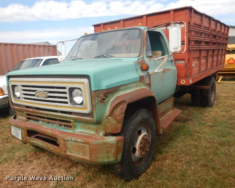 1973 Chevrolet C60  grain truck - HU9457