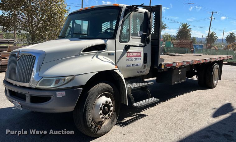 2012 International DuraStar 4300  flatbed truck - DO8849