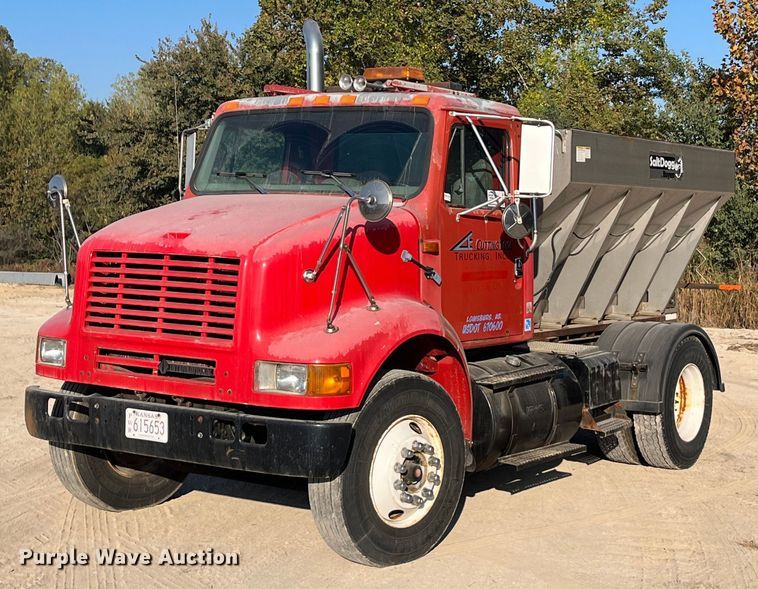 2000 International 8100  spreader truck - DR7263