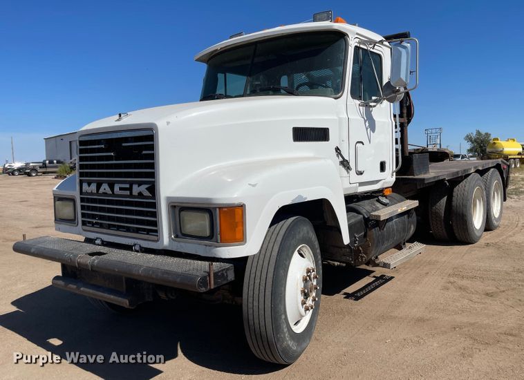1994 Mack CH613 winch truck - JD9262