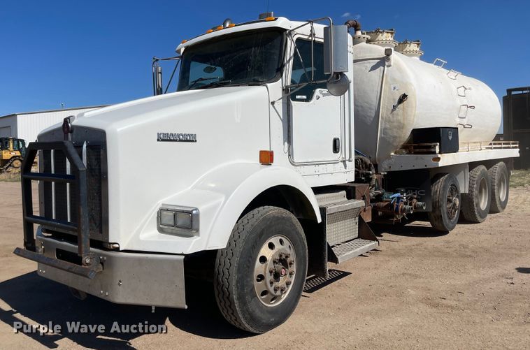 2005 Kenworth T800  vacuum truck - JD9264