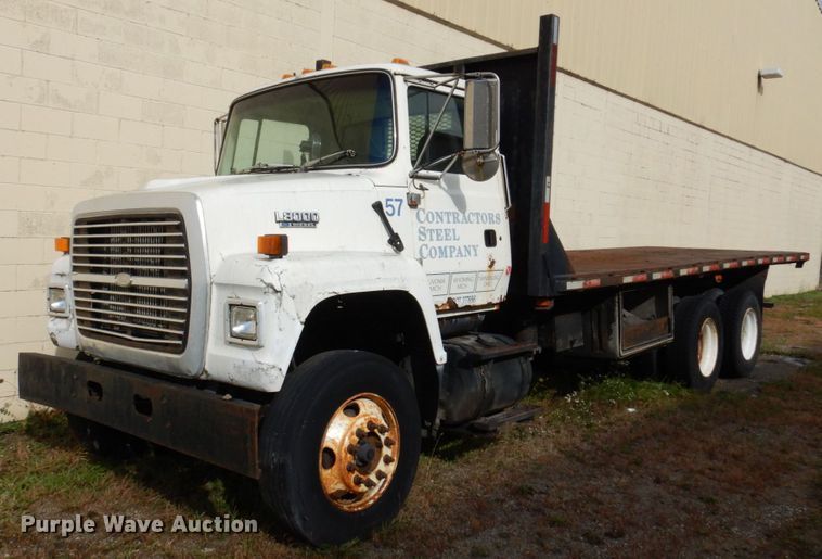 1994 Ford LNT8000 flatbed truck - JL9905