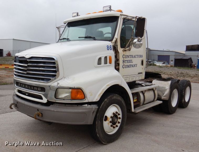 2001 Sterling A9500 semi truck - JL9906