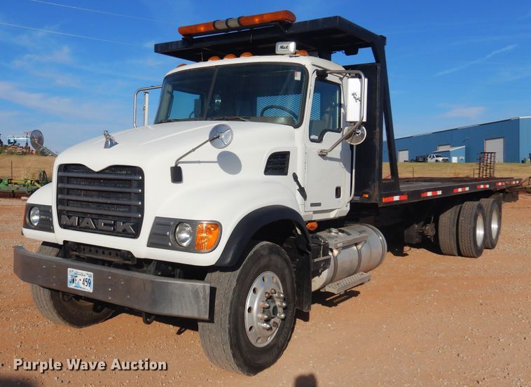 2005 Mack CV713  rollback truck - KO9918